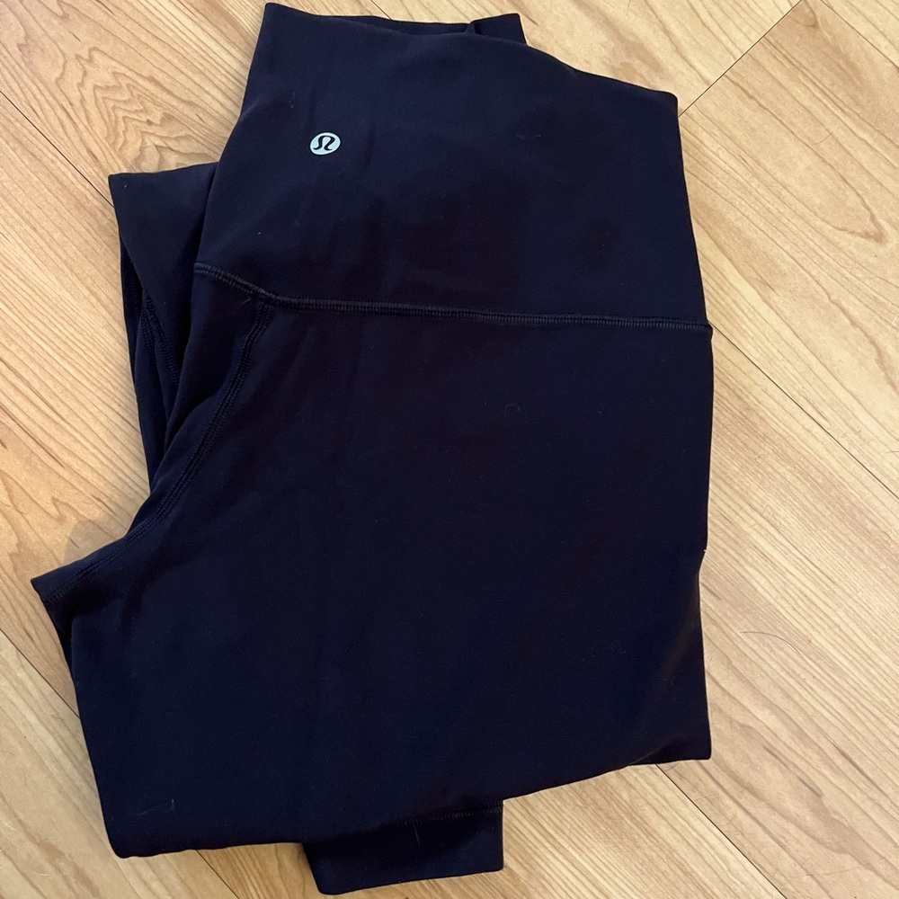 Lululemon high-rise Align 28" leggings. Great condition.